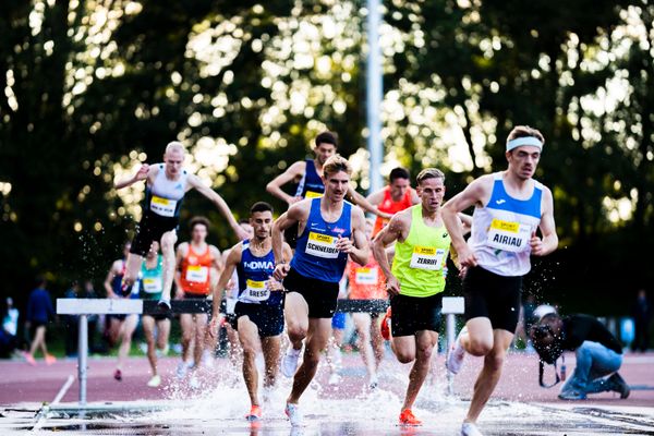 Velten Schneider (Germany), Abdelhamid Zerrifi (France) ueber 3000m Hindernis am 28.05.2022 waehrend der World Athletics Continental Tour IFAM Oordegem in Oordegem